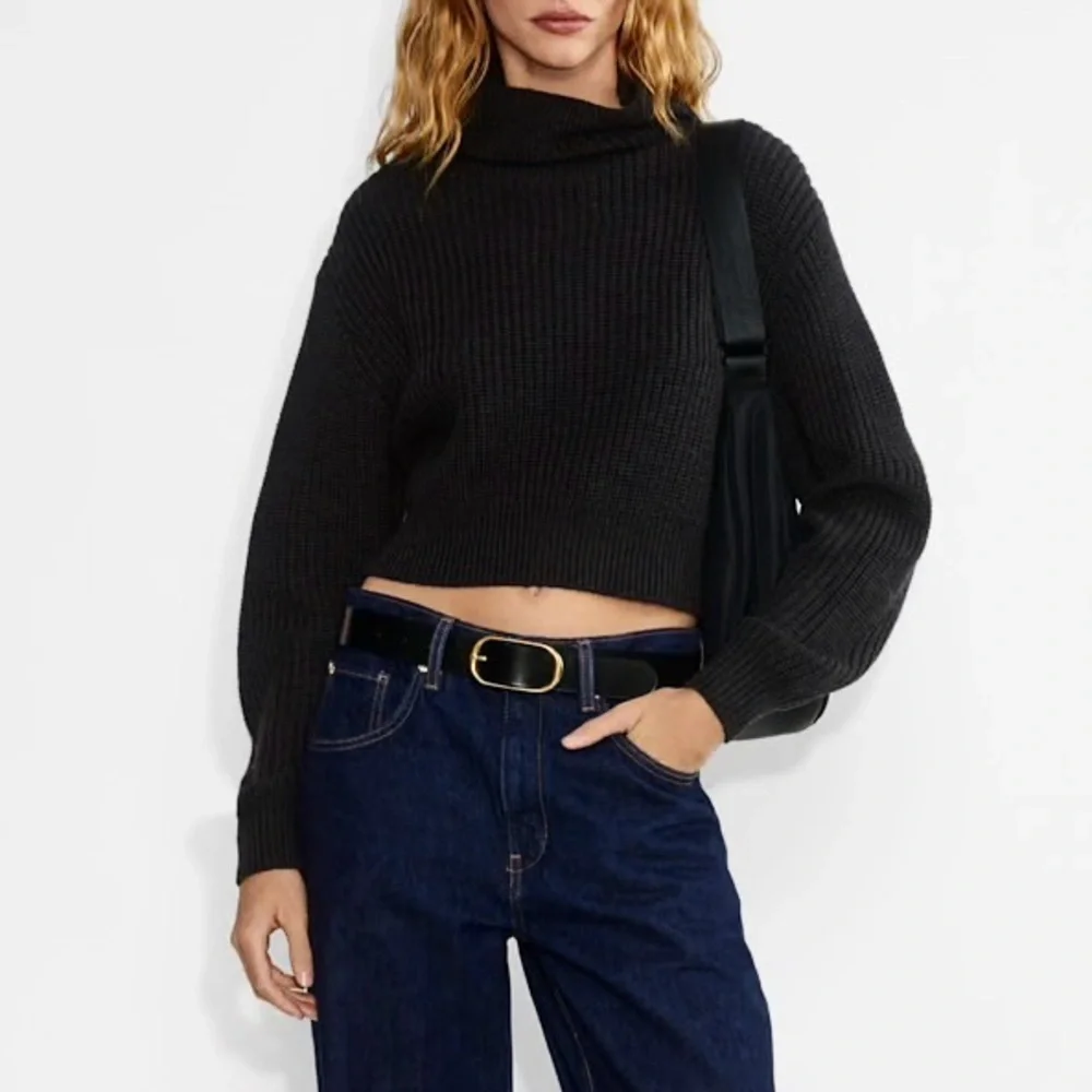 Aritzia Wilfred 100% merino wool waist turtleneck sweater. 🖤 - Picture 2 of 8